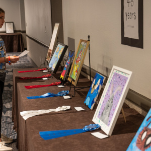 050925-CAS-art-show-candid-205