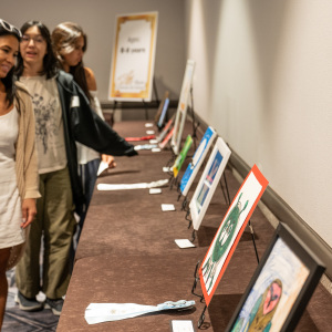 050925-CAS-art-show-candid-213