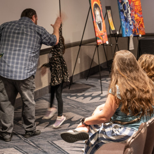 050925-CAS-art-show-candid-340