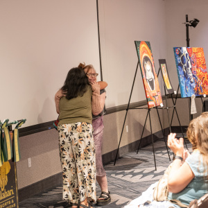 050925-CAS-art-show-candid-360