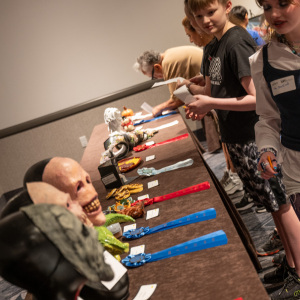 050925-CAS-art-show-candid-53