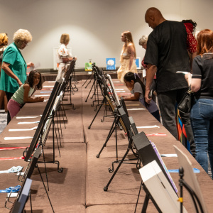 050925-CAS-art-show-candid-91