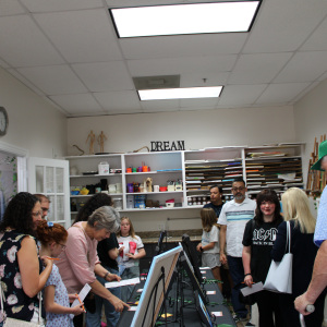 Candids-Adult-room-Guests